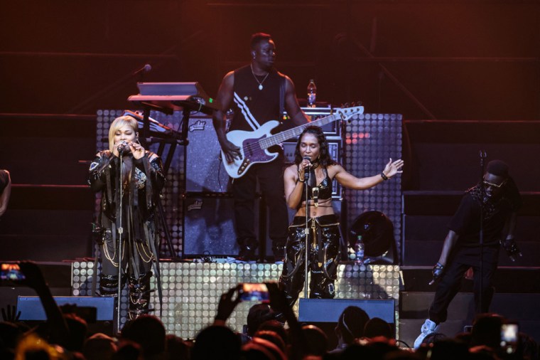 tlc-90s-tour (1)